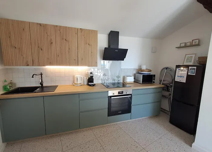 Appartement Climatise Avec Terrasse Et Vue Sur Le Luberon