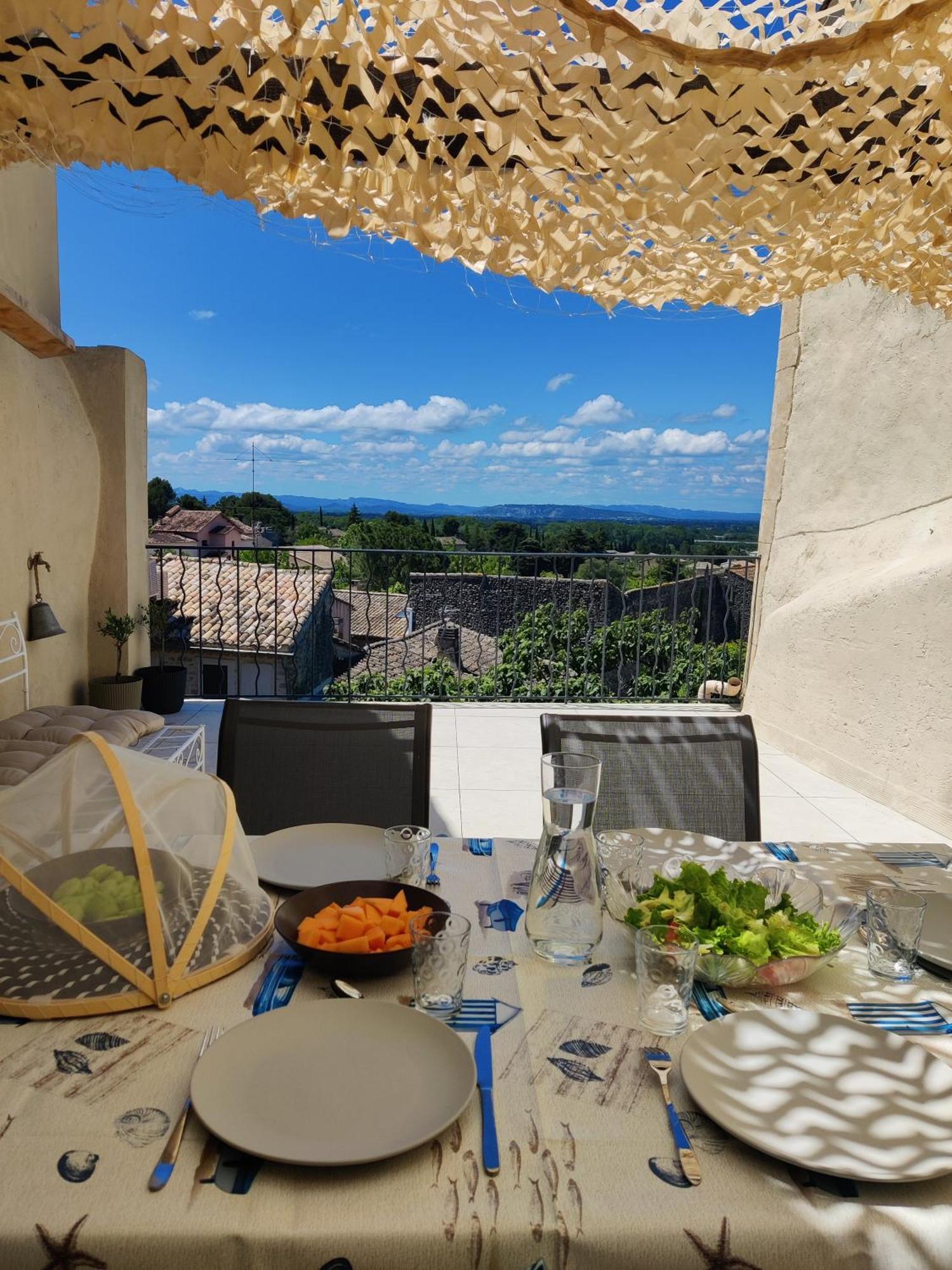 Appartement Climatise Avec Terrasse Et Vue Sur Le Luberon