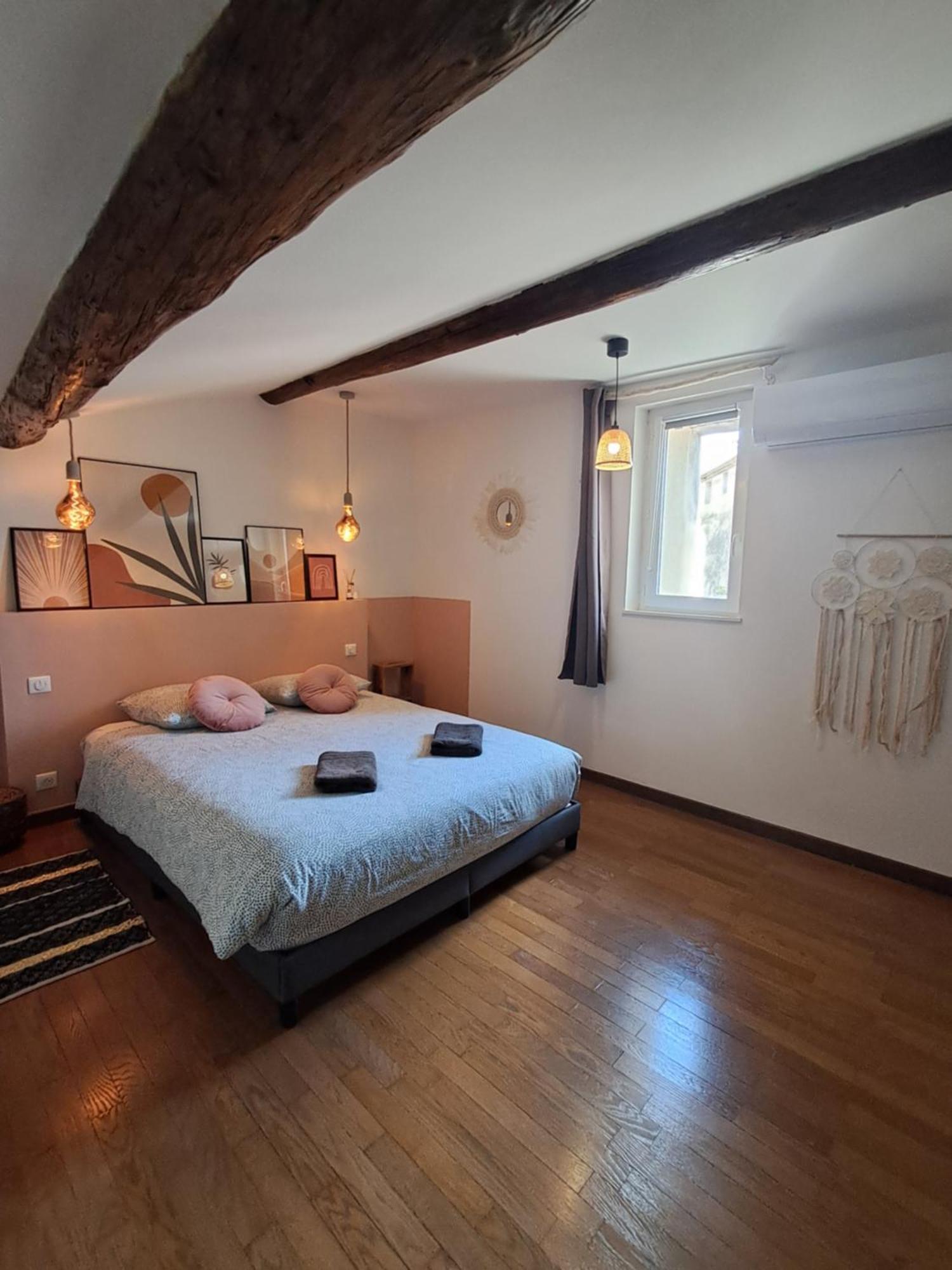 Climatise Avec Terrasse Et Vue Sur Le Luberon Appartement Lagnes
