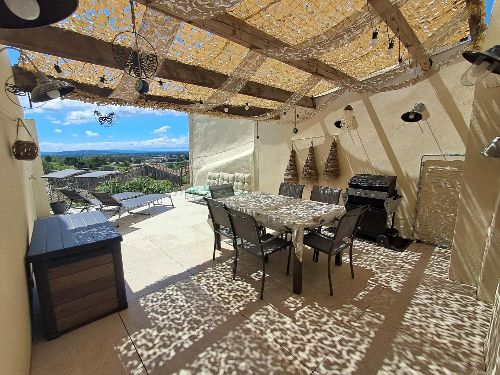 Appartement Climatise Avec Terrasse Et Vue Sur Le Luberon